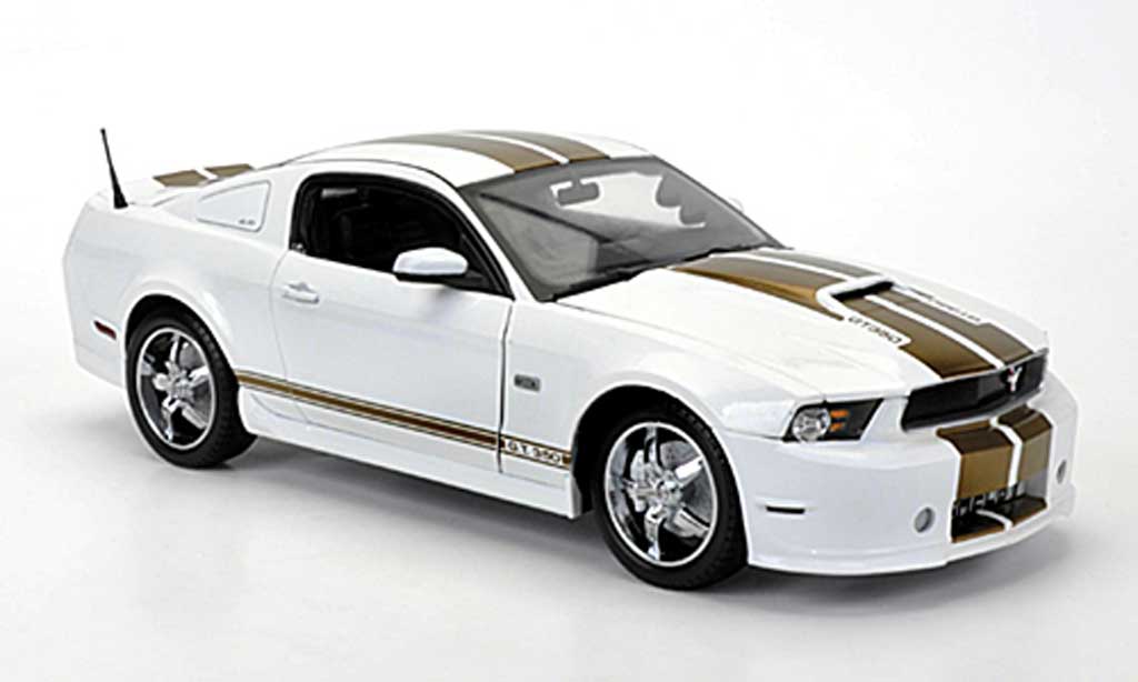 Shelby GT 350 2012 1/18 Shelby Collectibles 2012 wit avec goldenen bandes modelauto