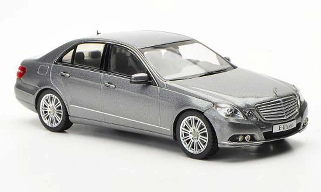 Mercedes Classe E 1/43 Schuco (W212) grijs Avantgarde 2009 modelauto