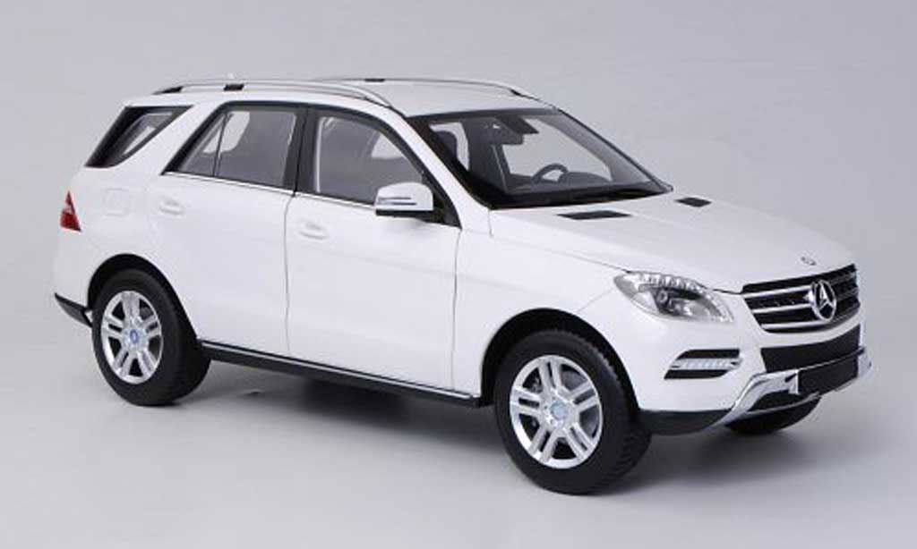 Mercedes Classe M 1/18 Minichamps (W166) wit 2011 modelauto