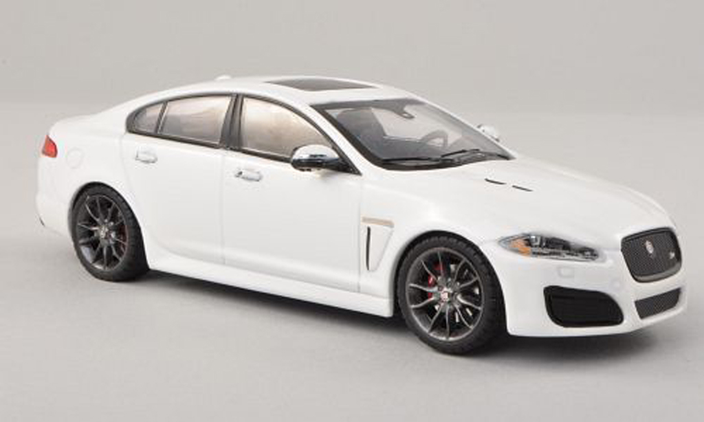 Jaguar XF R 1/43 IXO R wit LHD 2010 modelauto