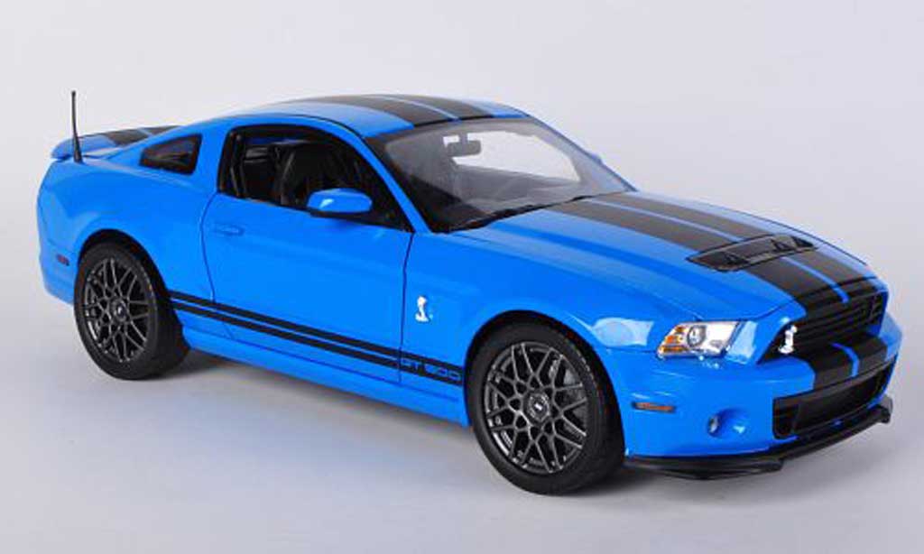 Shelby GT 500 1/18 Shelby Collectibles blauw/mattzwart 2013 modelauto