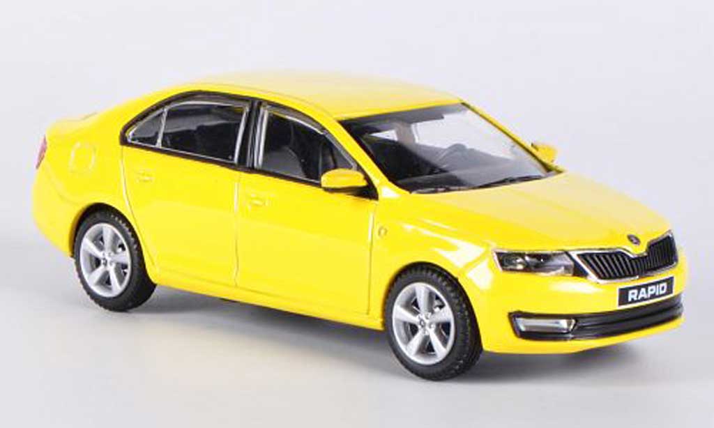 Skoda Rapid 1/43 Abrex geel 2012 modelauto