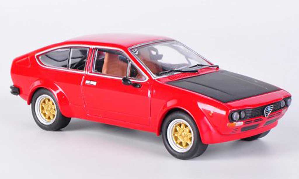 Alfa Romeo GT 2.0 1/43 M4 V 2.0 Alfetta 2000 rood/mattzwart 1976 modelauto