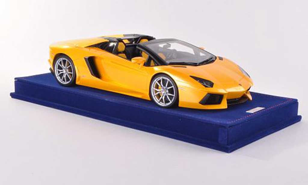 Lamborghini Aventador LP700-4 1/18 MR Collection LP700-4 Roadster geel modelauto