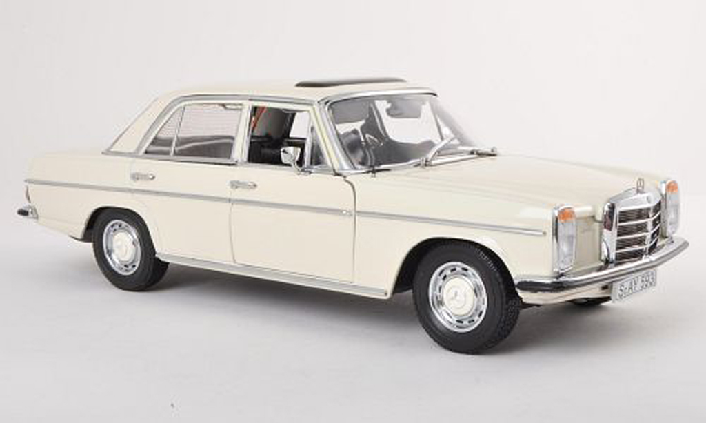 Mercedes 220 1/18 Sun Star (W115) wit Strich 8 1968 modelauto