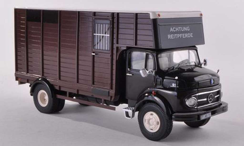 Mercedes LP 911 1/43 Premium ClassiXXs Pferdetransporter modelauto