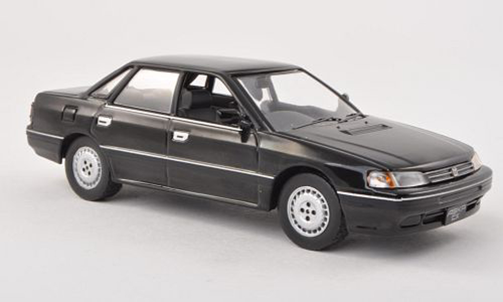Isuzu Aska 1/43 IXO CX zwart RHD 1990 modelauto