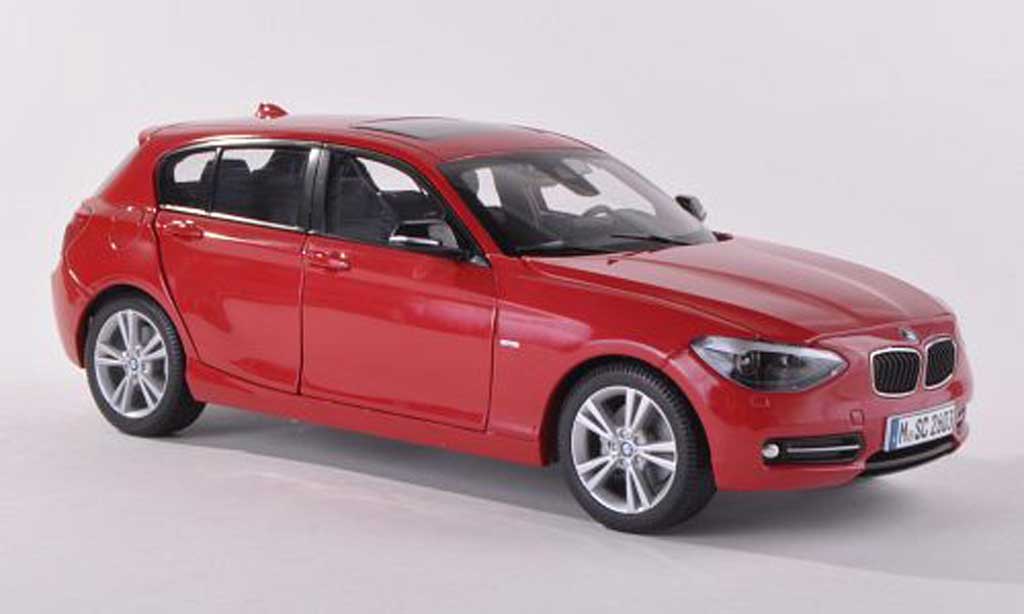Bmw 120 F20 1/18 Paragon F20 d zwart-rood modelauto