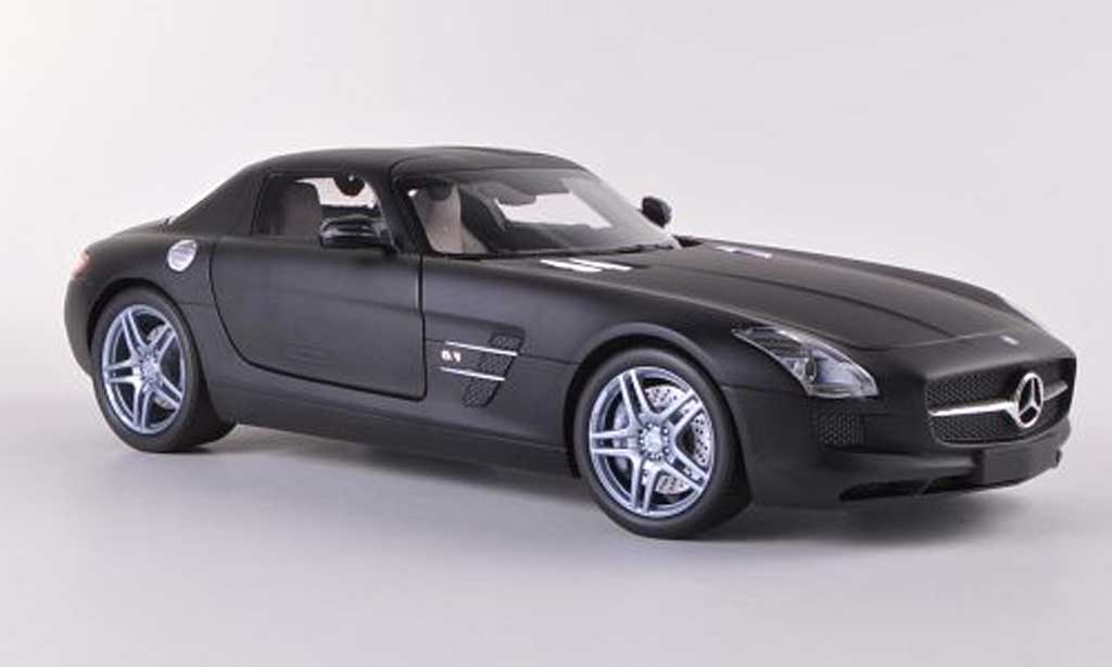 Mercedes SLS 1/18 Minichamps AMG (C197) mattzwart 2010 modelauto