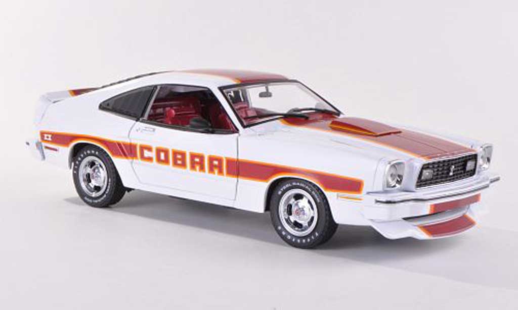 Ford Mustang 1978 1/18 Greenlight 1978 MKII Cobra II wit/rood modelauto
