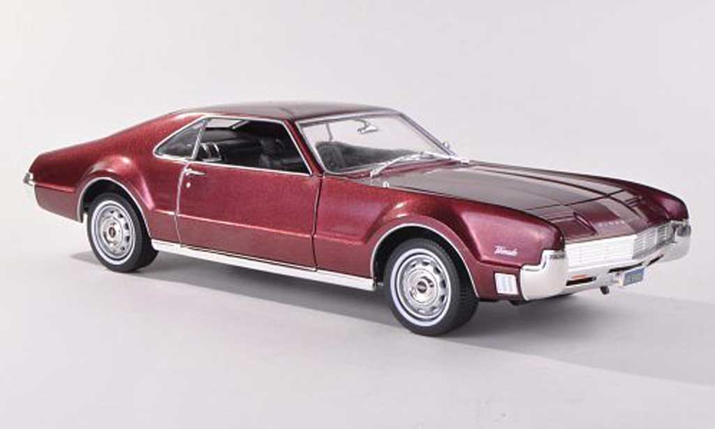 Oldsmobile Toronado 1/18 Yat Ming rood 1966 modelauto