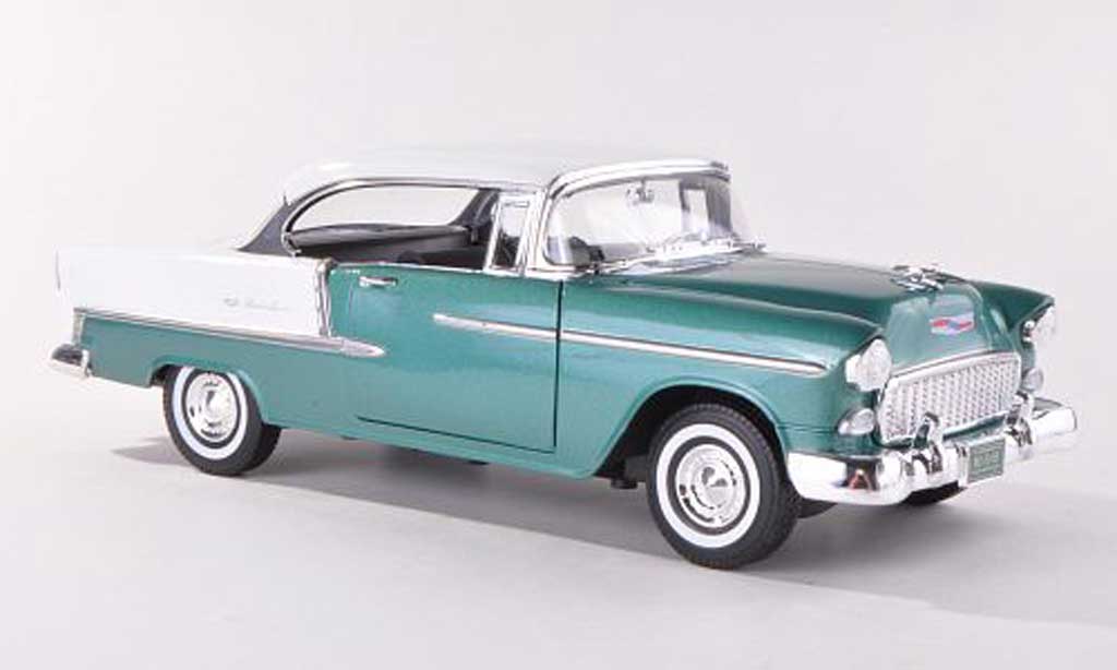 Chevrolet Bel Air 1955 1/18 Motormax 1955 Hardtop grun/wit modelauto