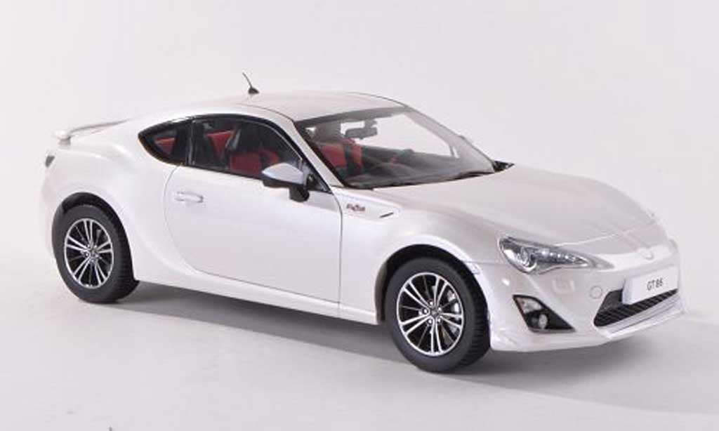 Toyota 86 2012 1/18 Century Dragon 2012 GT wit modelauto