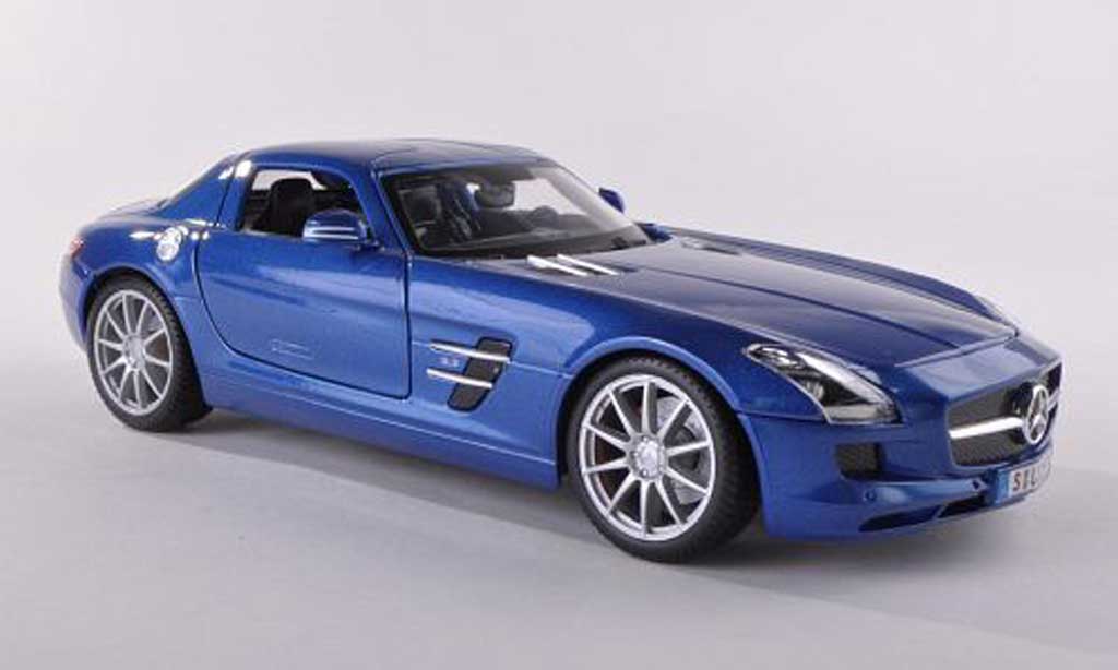 Mercedes SLS 1/43 Maisto AMG (C197) blauw modelauto