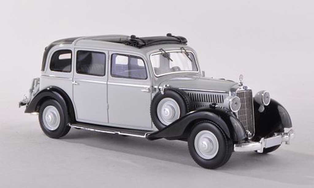 Mercedes CLA D 1/43 Esval Models 260 D Pullmann Landaulet clair-grijs/zwart ougroen 1936 modelauto