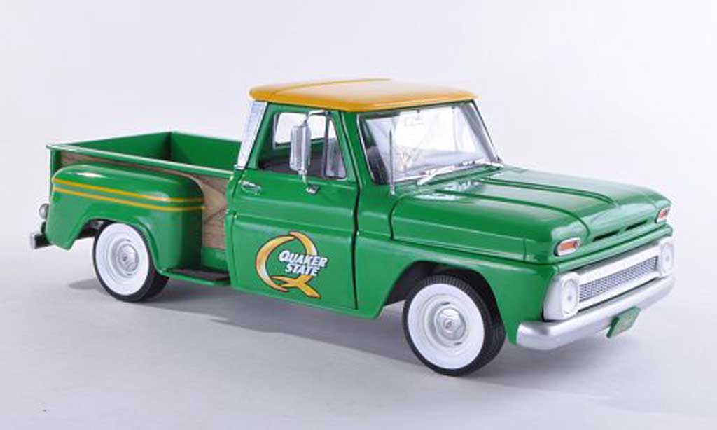Chevrolet C-10 1/18 Greenlight Stepside Quaker State groen 1965 modelauto