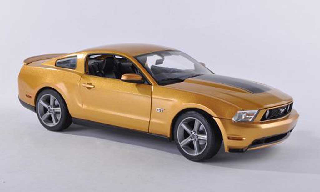 Ford Mustang 2010 1/18 Greenlight 2010 GT dore/zwart modelauto