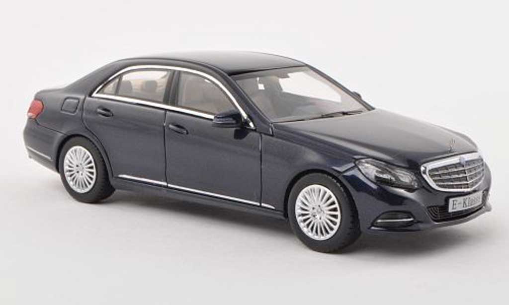 Mercedes Classe E 1/43 Kyosho (W212) zwart-blauw 2013 modelauto