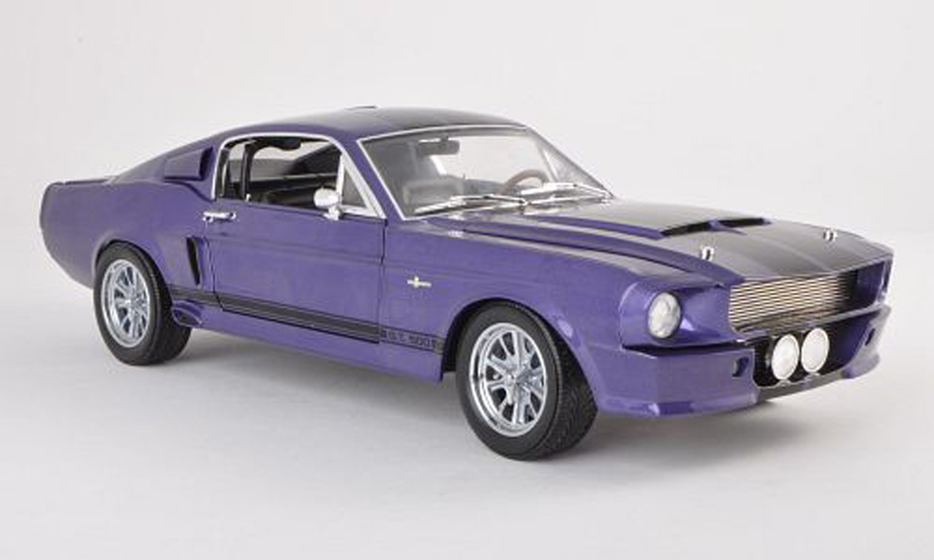 Shelby GT 500 1/18 Shelby Collectibles zwart-lila/zwart modelauto