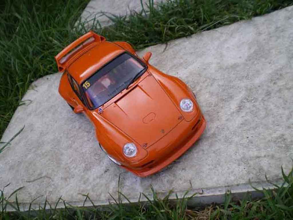 Porsche 911 GT2 street version oranje 1/18 Ut Models