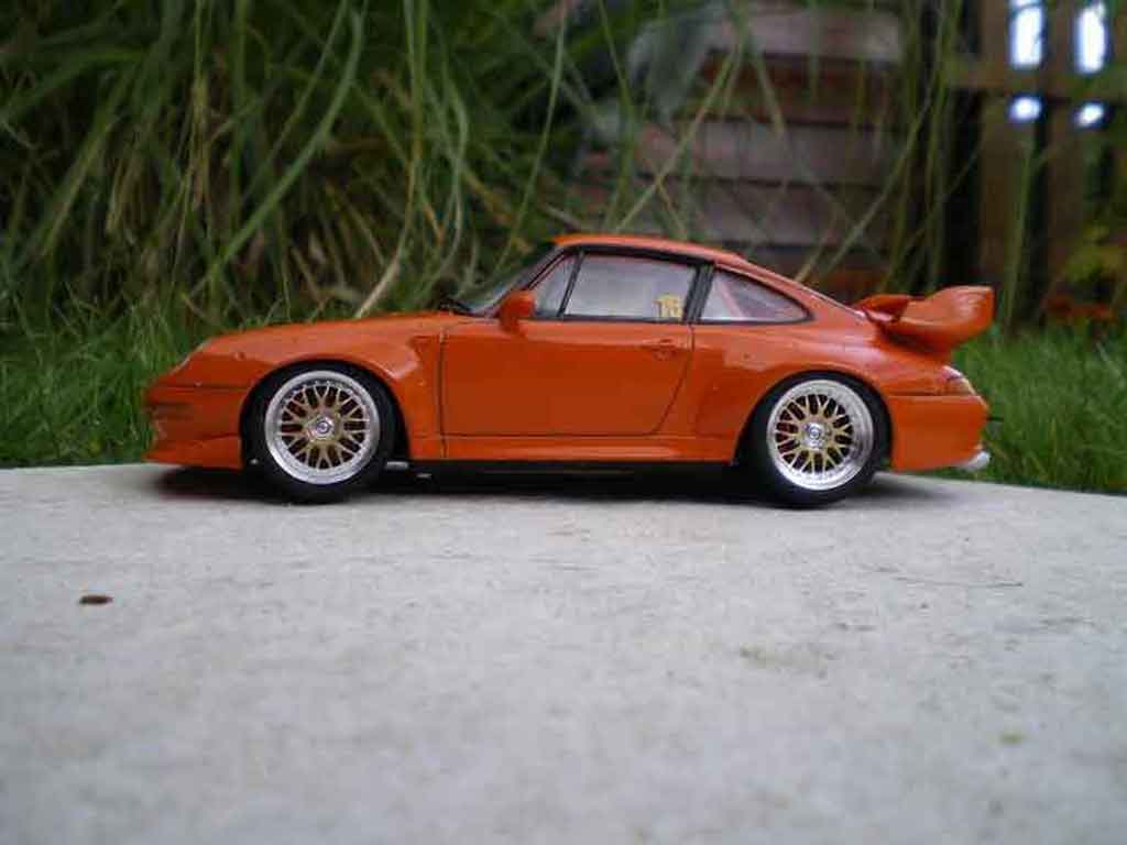 Porsche 911 GT2 street version oranje 1/18 Ut Models