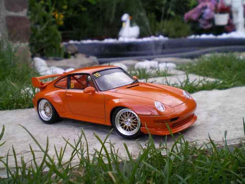 Porsche 911 GT2 street version oranje 1/18 Ut Models