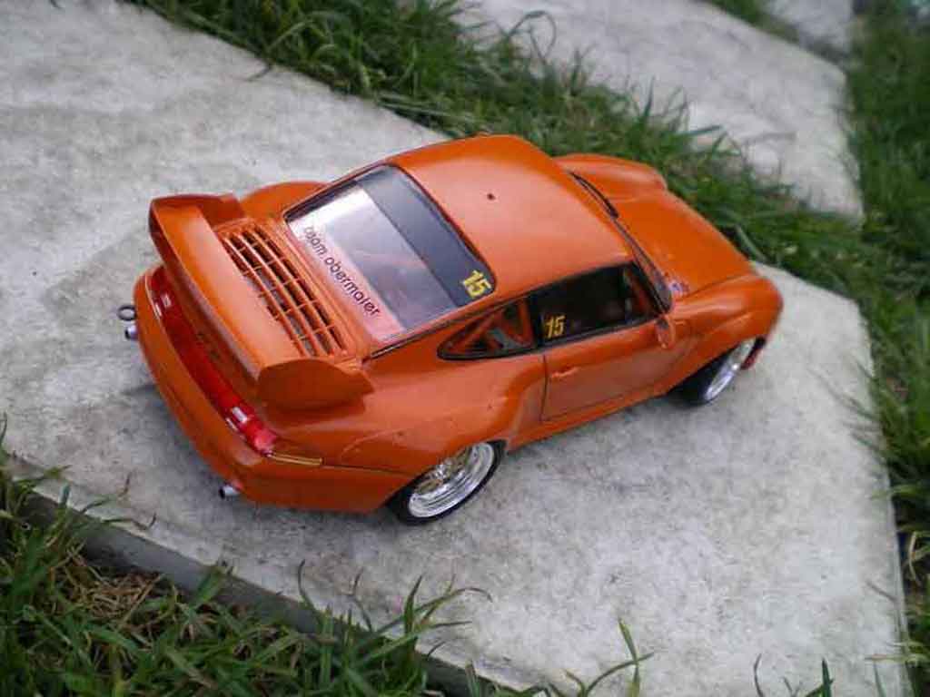 Porsche 911 GT2 street version oranje 1/18 Ut Models