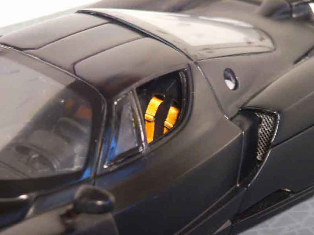 Ferrari Enzo Coupe nero 1/18 Hot Wheels