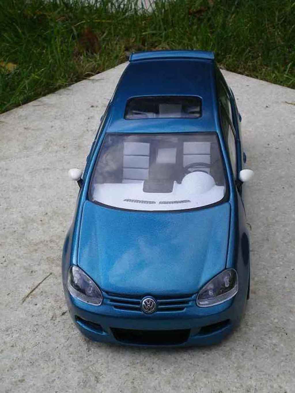 Volkswagen Golf GTI sportlines 1/18 Burago