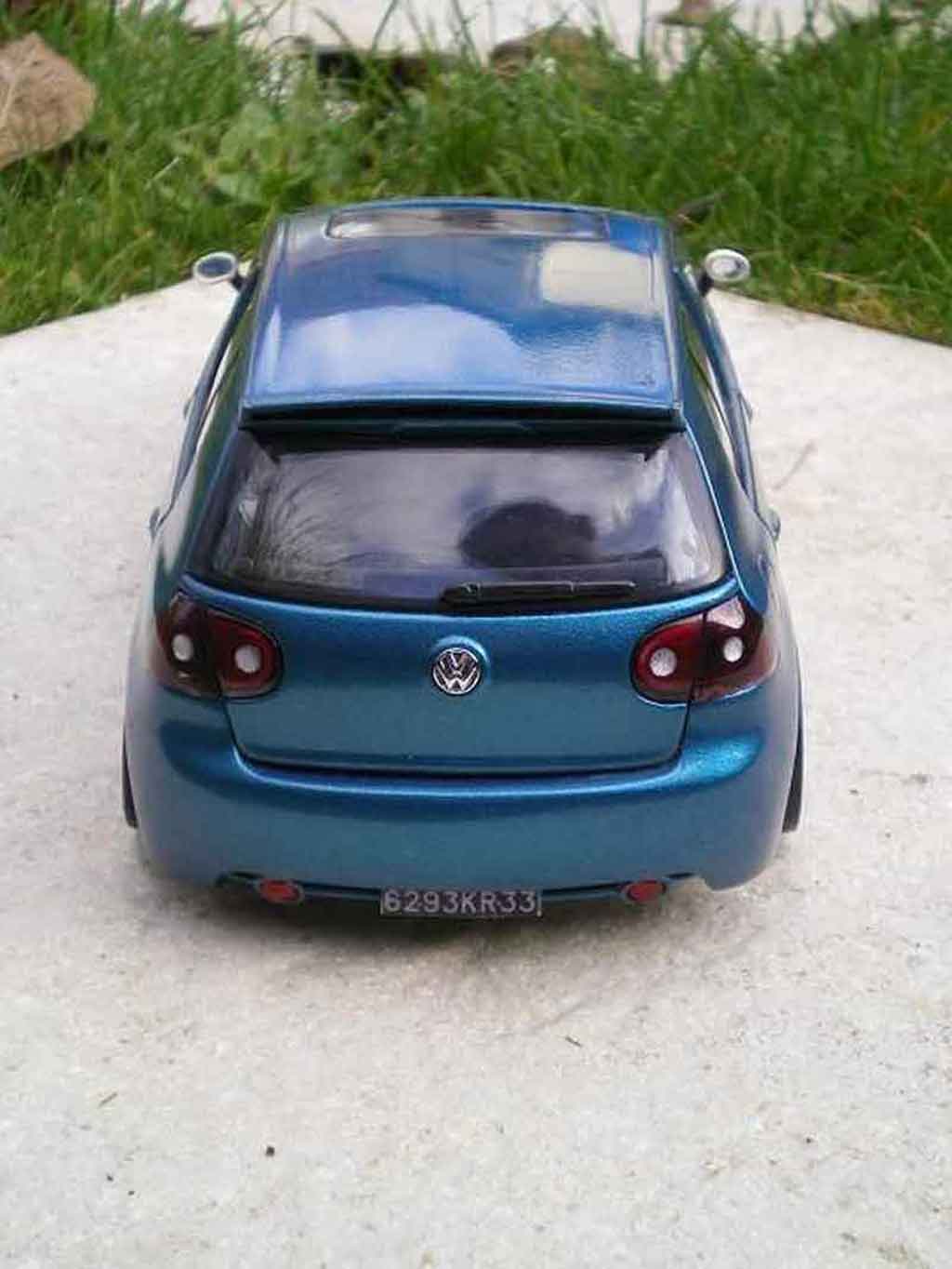 Volkswagen Golf GTI sportlines 1/18 Burago