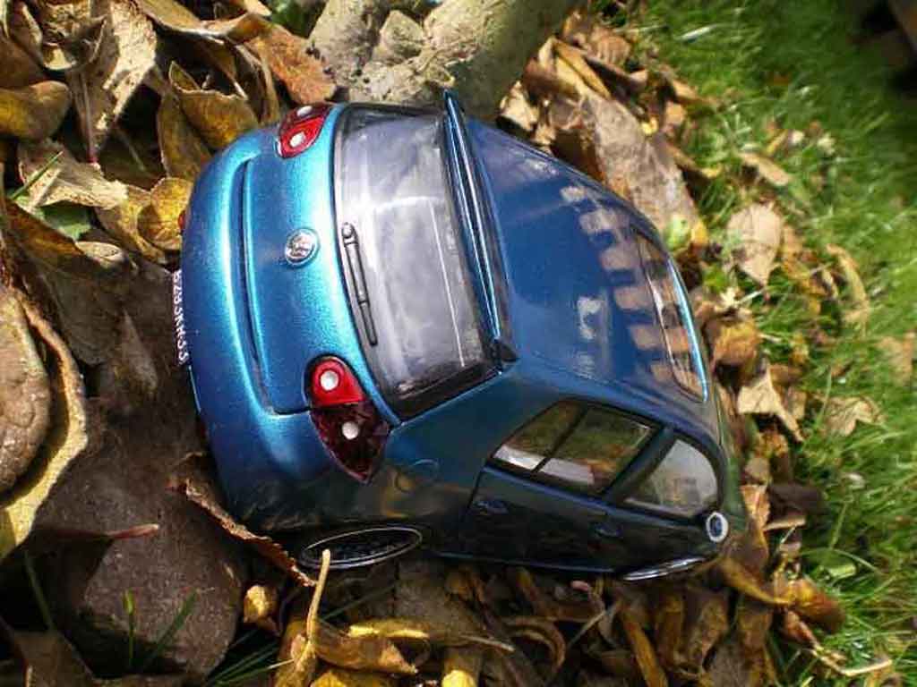 Volkswagen Golf GTI sportlines 1/18 Burago