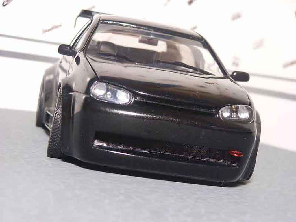 Volkswagen Golf GTI adrenaline charged 1/18 Revell