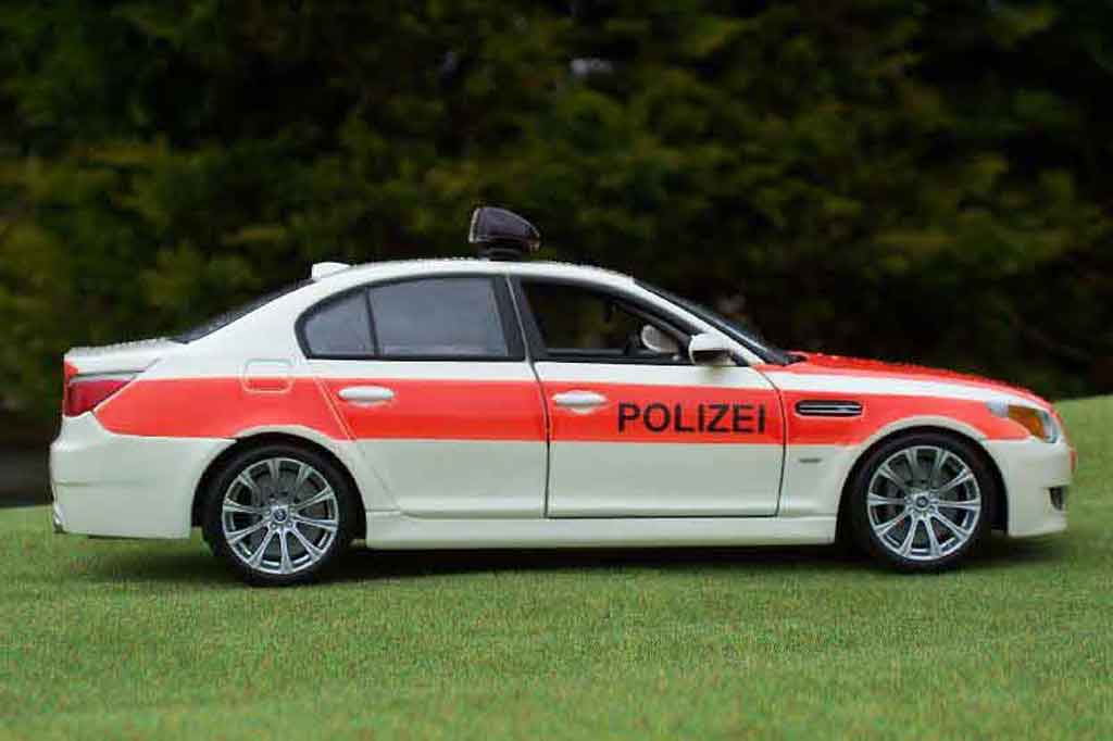 Bmw M5 safety car E60 moto gp / politie / politie 1/18 Maisto