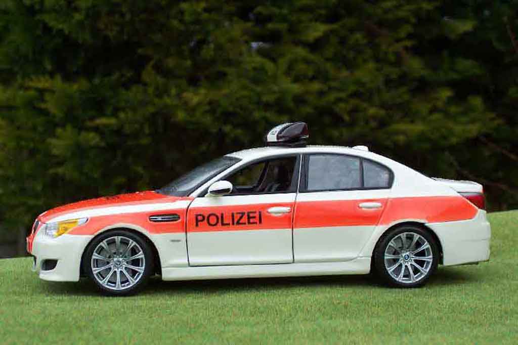 Bmw M5 safety car E60 moto gp / politie / politie 1/18 Maisto