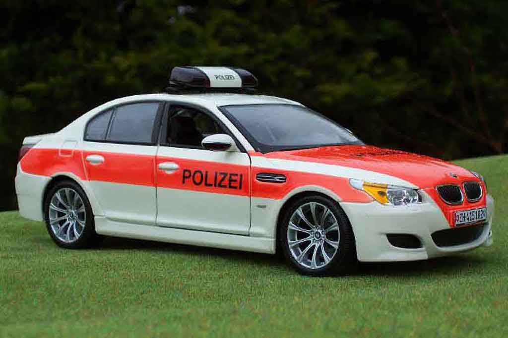 Bmw M5 safety car E60 moto gp / politie / politie 1/18 Maisto