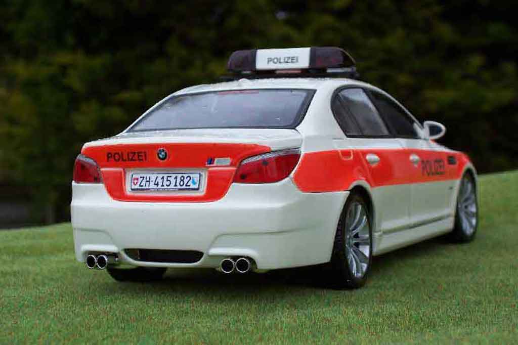 Bmw M5 safety car E60 moto gp / politie / politie 1/18 Maisto
