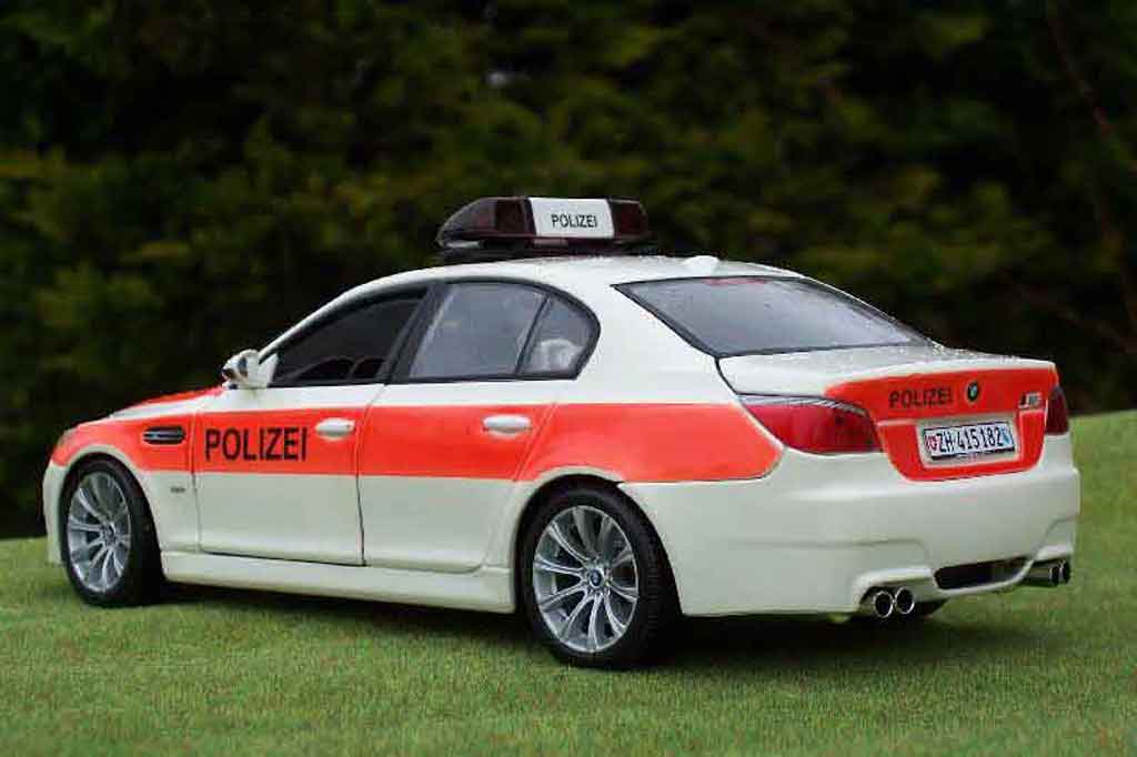 Bmw M5 safety car E60 moto gp / politie / politie 1/18 Maisto