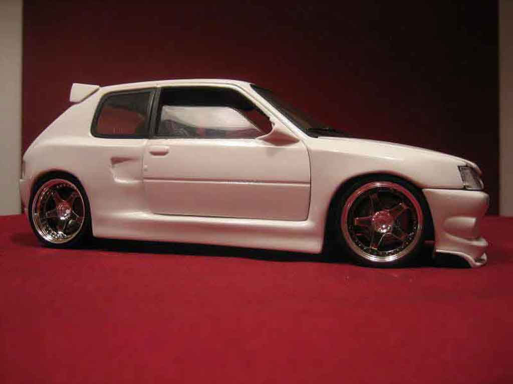 Peugeot 205 GTI kit carrosserie 1/18 Solido
