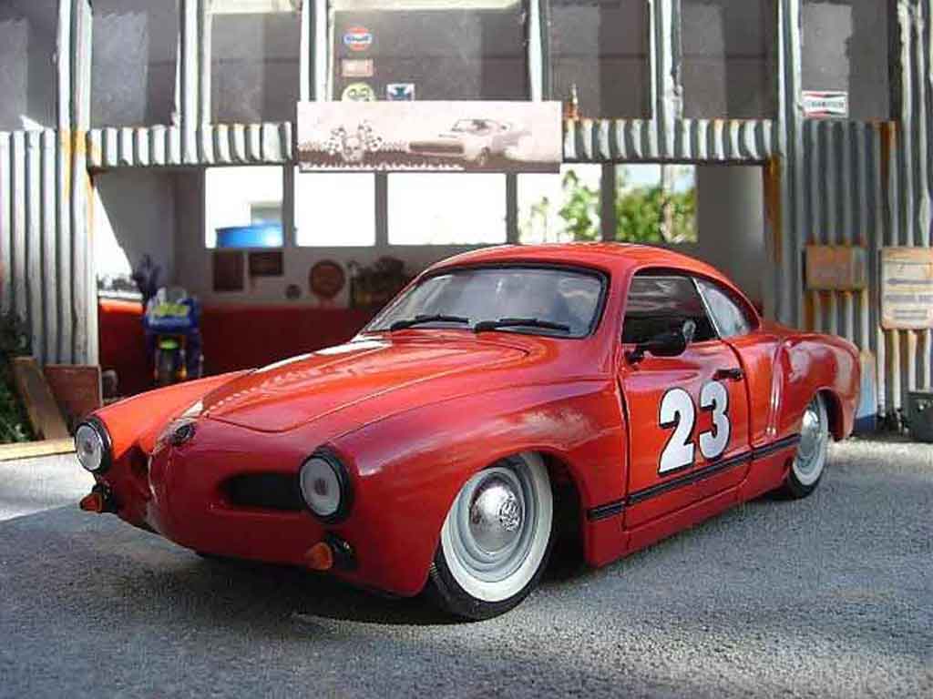 Volkswagen Karmann 1/18 Solido ghia rood modelauto
