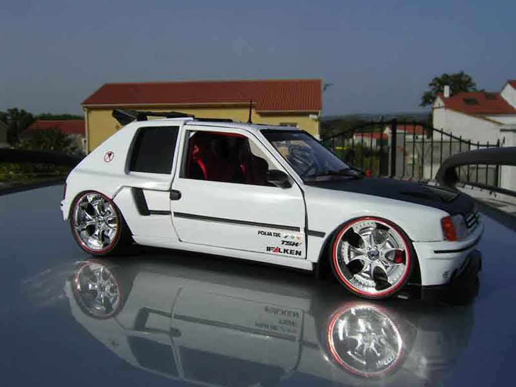 Peugeot 205 Turbo 16 1/18 Solido Turbo 16 full white T16 modelauto