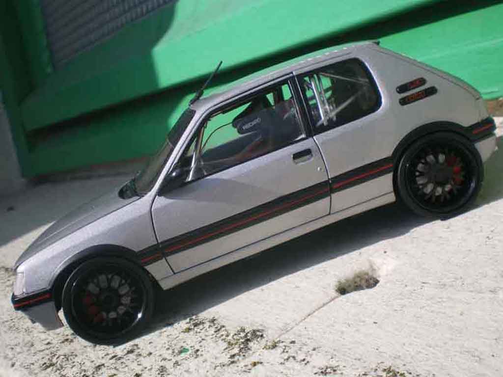 Peugeot 205 GTI 1/18 Solido JSO GTI tct modelauto