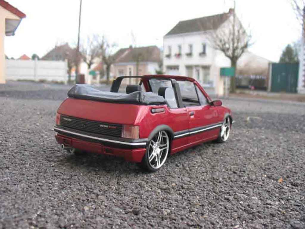 Peugeot 205 CTI 1/18 Solido CTI rood metallized modelauto