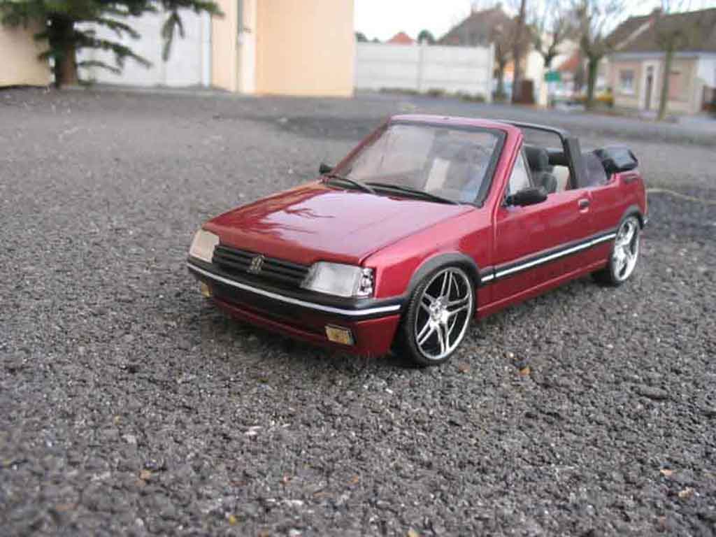 Peugeot 205 CTI rood metallized 1/18 Solido