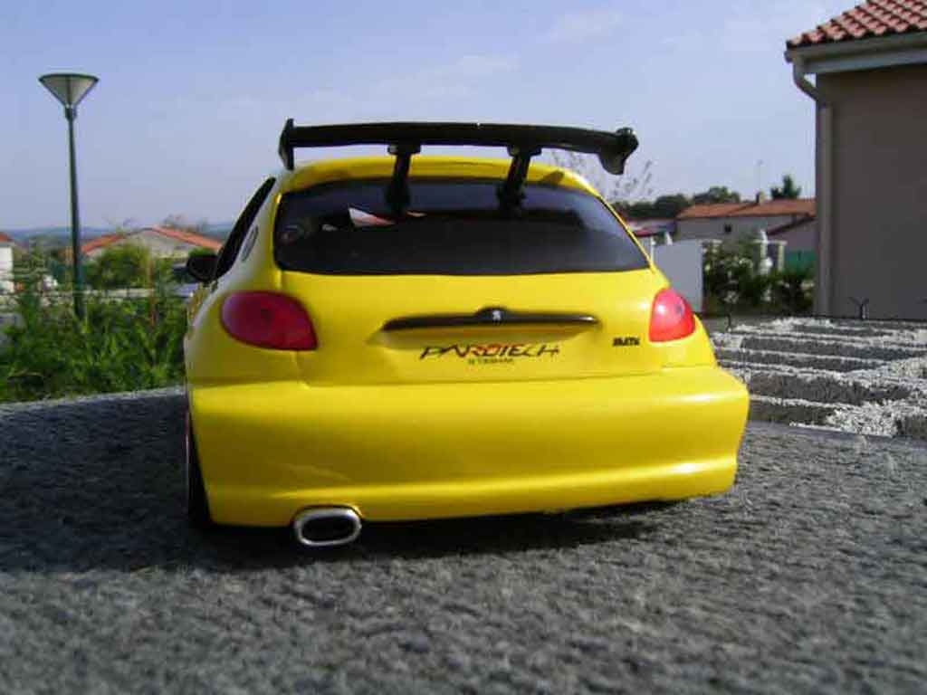 Peugeot 206 WRC tuning geel 1/18 Solido