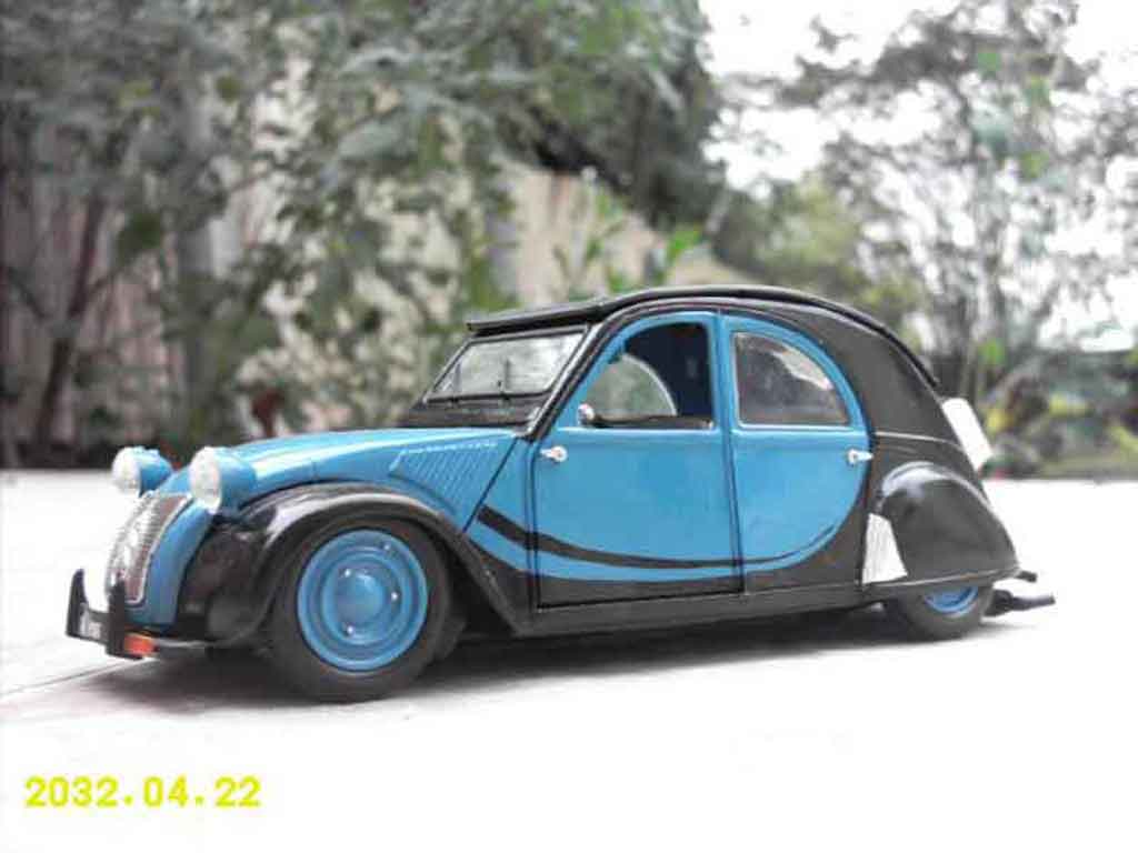 Citroen 2CV 1/18 Maisto old school modelauto