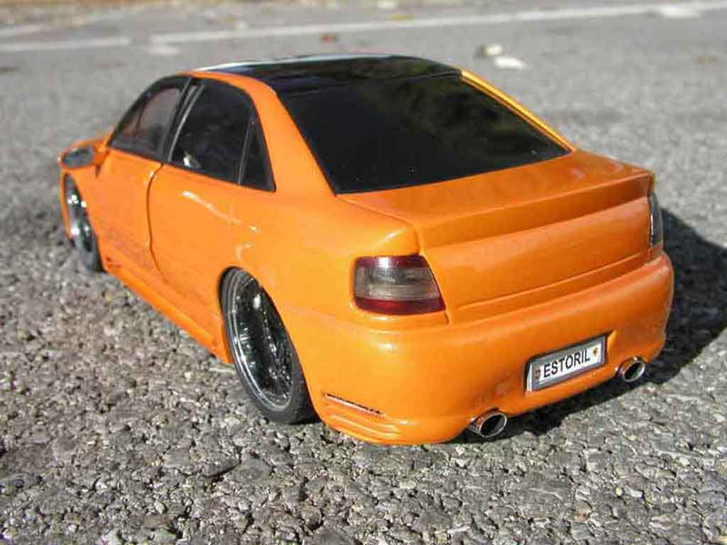 Audi A4 berline estoril 1/18 Ut Models