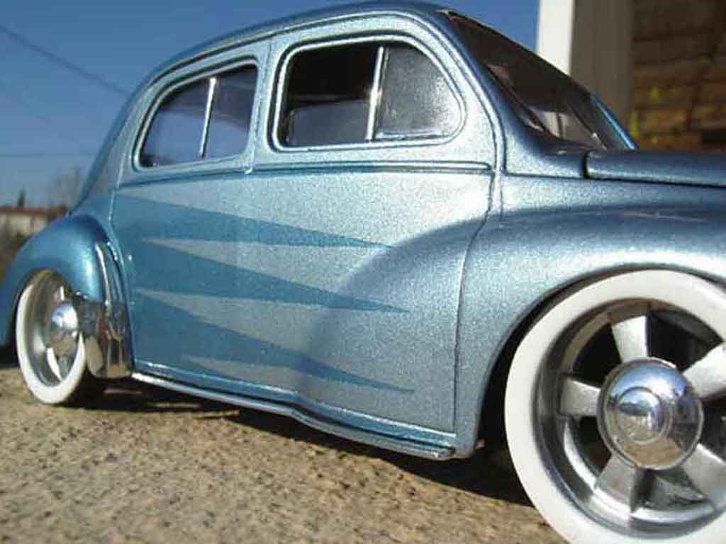 Renault 4CV 1/18 Solido blauw modelauto