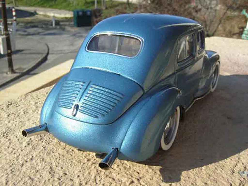 Renault 4CV Base blauw 1/18 Solido