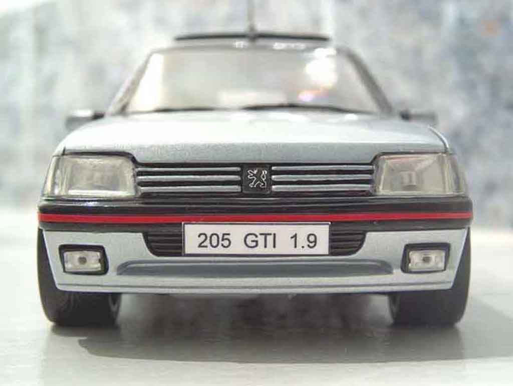 Peugeot 205 GTI panoramique 1/18 Solido