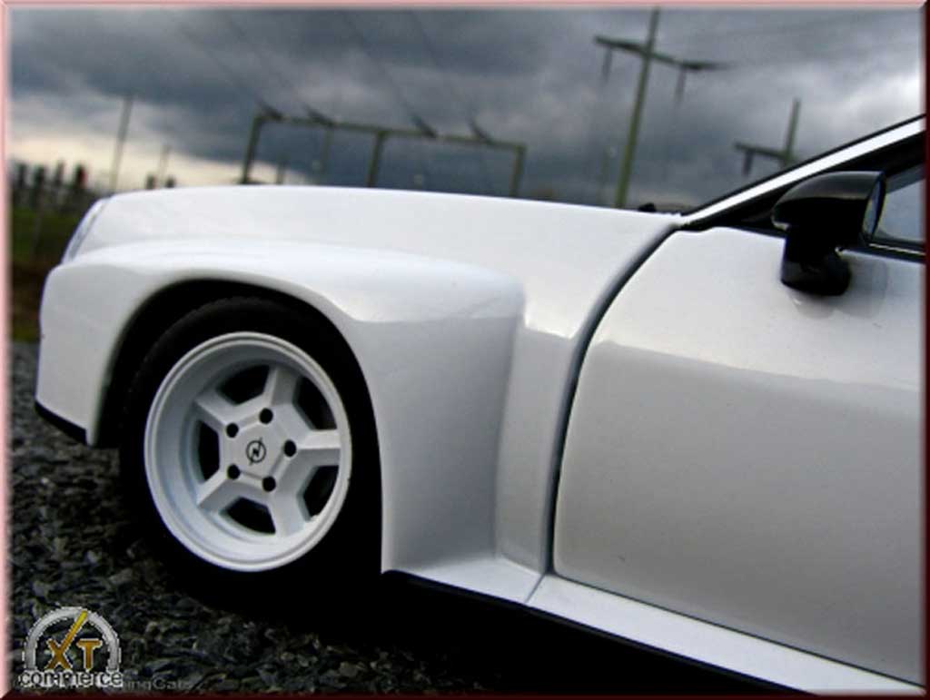 Opel Manta 400 homologation grijs 1/18 Revell